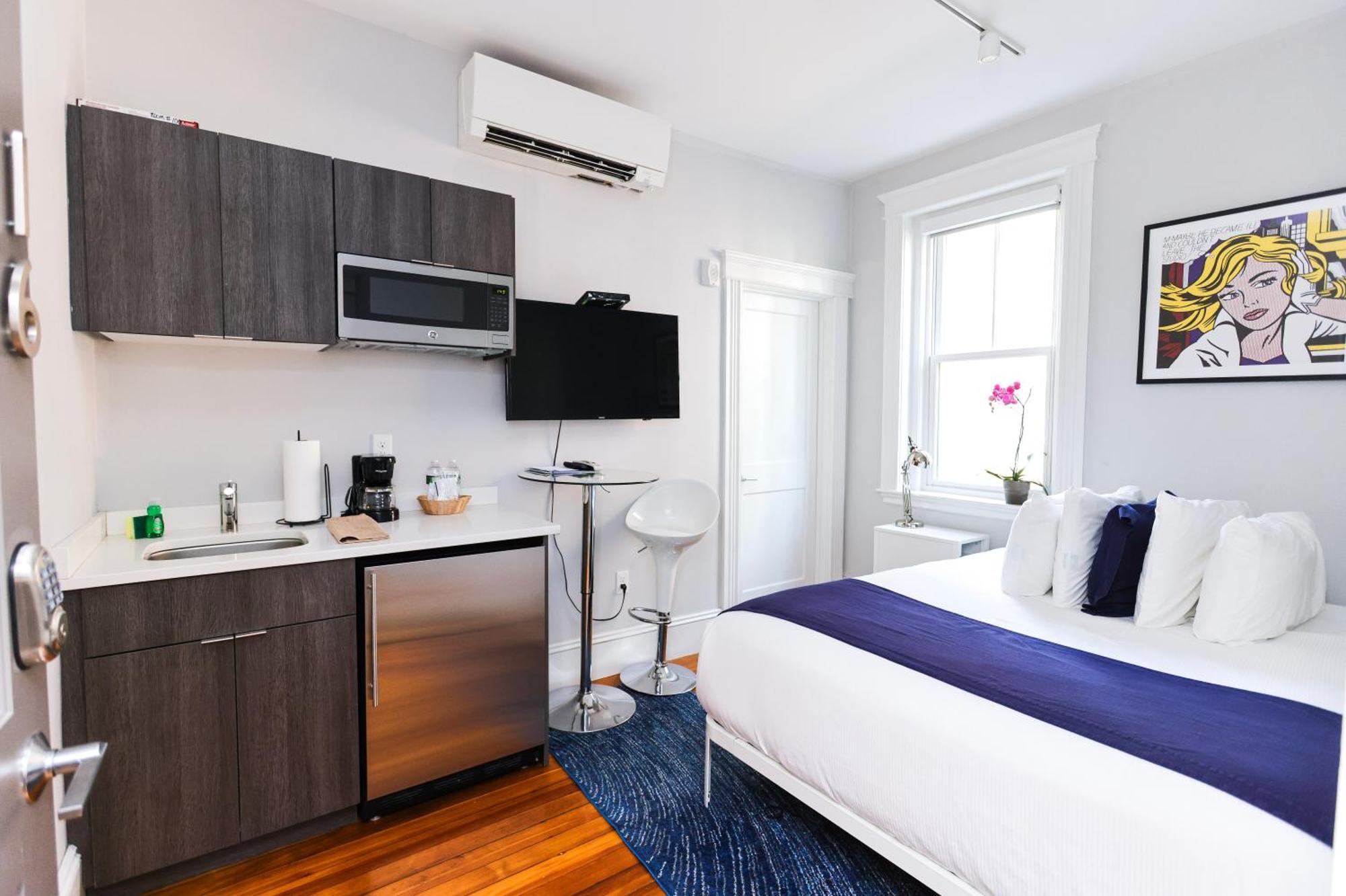 Modern Studio, Quick Train To Boston..#16 Apartment Brookline
